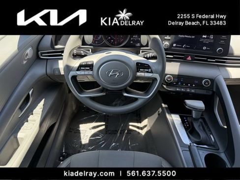 Used 2022 Hyundai Elantra SEL FWD image 11