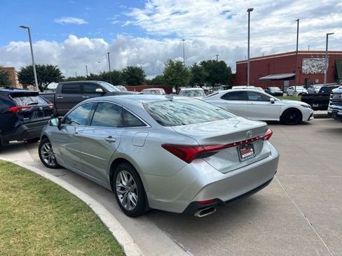 Used 2022 Toyota Avalon XLE FWD image 4