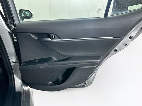 Used 2020 Toyota Camry SE w/ Convenience Package FWD image 28