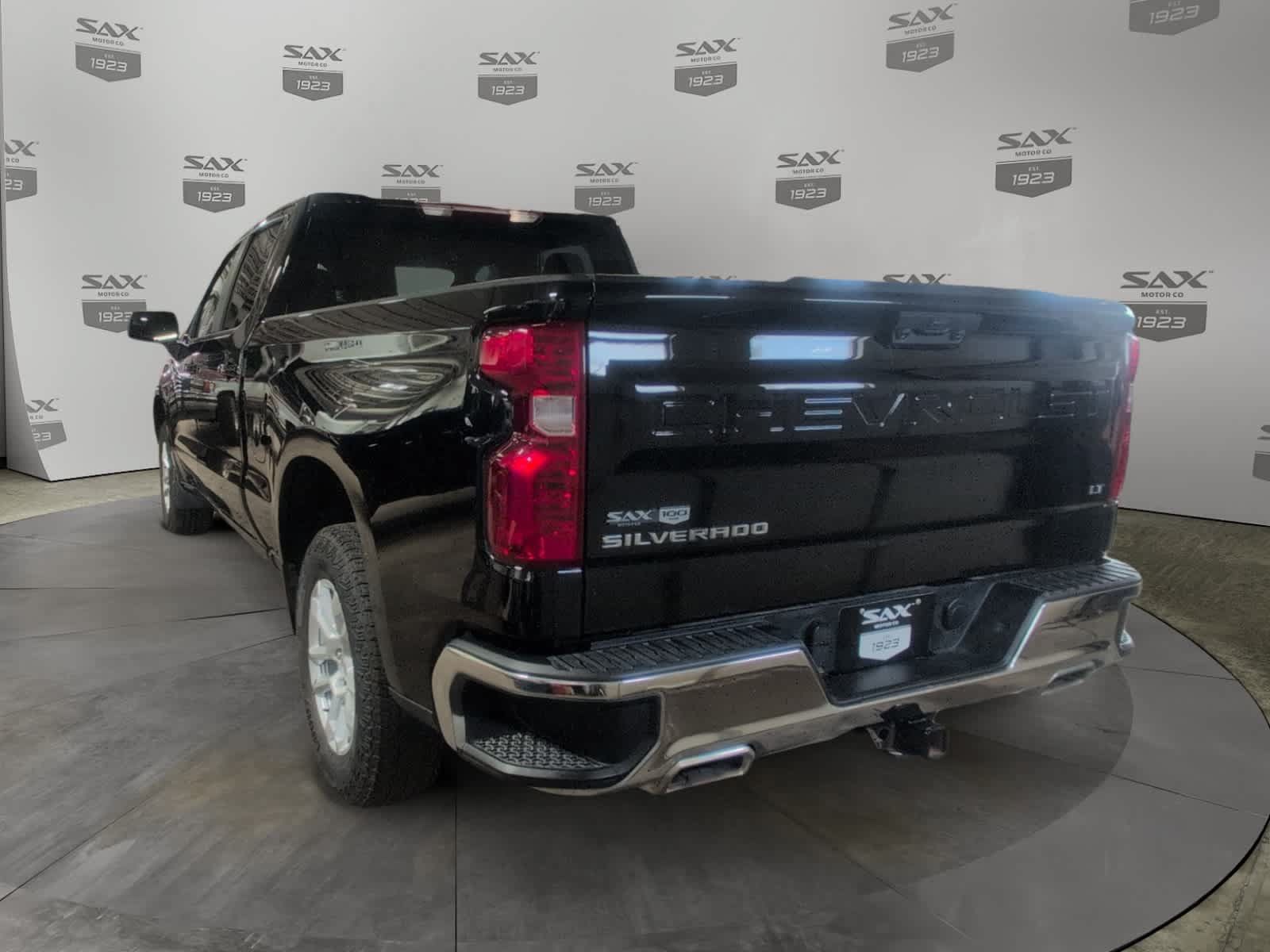 Used 2024 Chevrolet Silverado 1500 LT AWD/4WD image 3