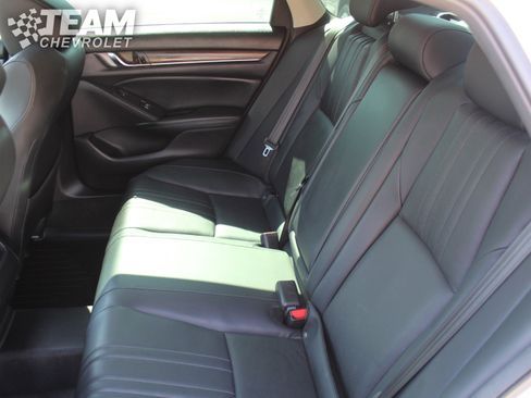 Used 2018 Honda Accord Touring image 23
