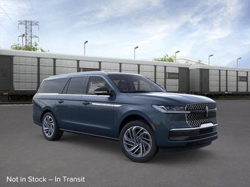 New 2026 Lincoln Navigator L Reserve AWD/4WD image 7