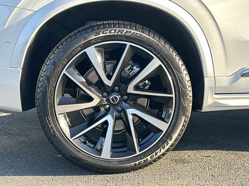 Certified 2025 Volvo XC90 B6 Plus w/ Protection Package Premier image 28