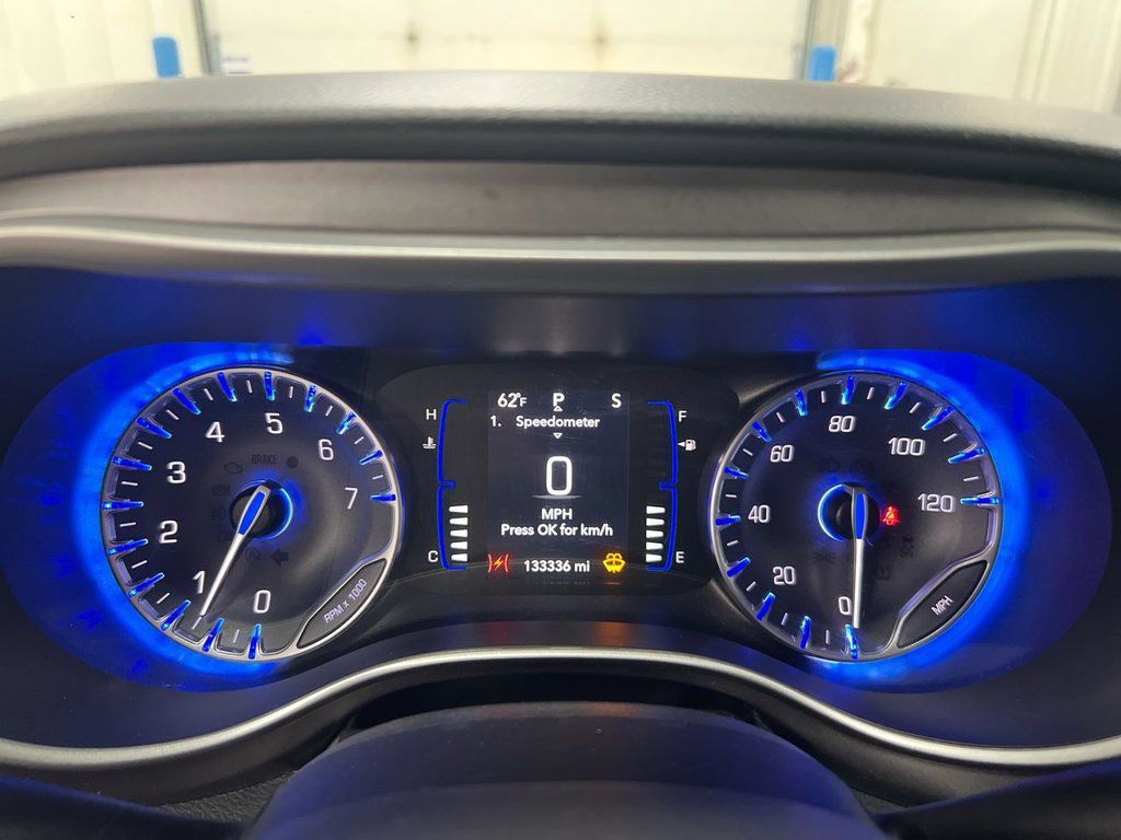 Used 2020 Chrysler Pacifica Touring-L FWD image 12