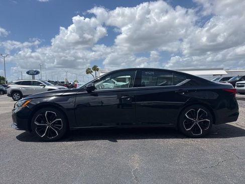 Used 2024 Nissan Altima 2.5 SR image 2