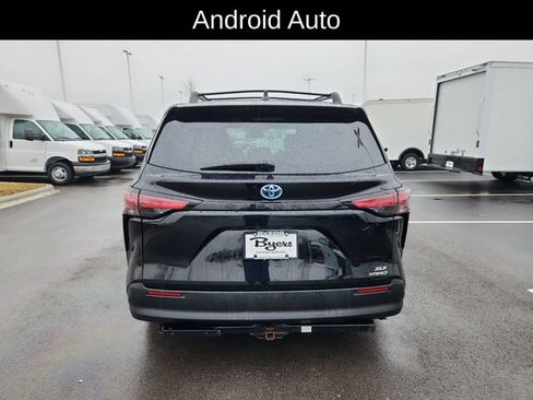 Used 2021 Toyota Sienna XLE image 8