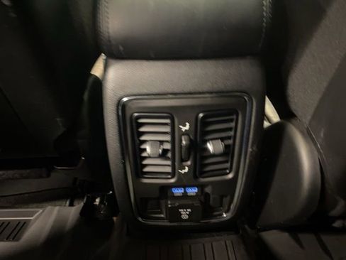 Used 2022 Jeep Grand Cherokee Limited image 36