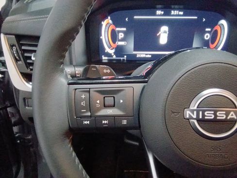 Used 2024 Nissan Rogue SL w/ SL Premium Package image 14