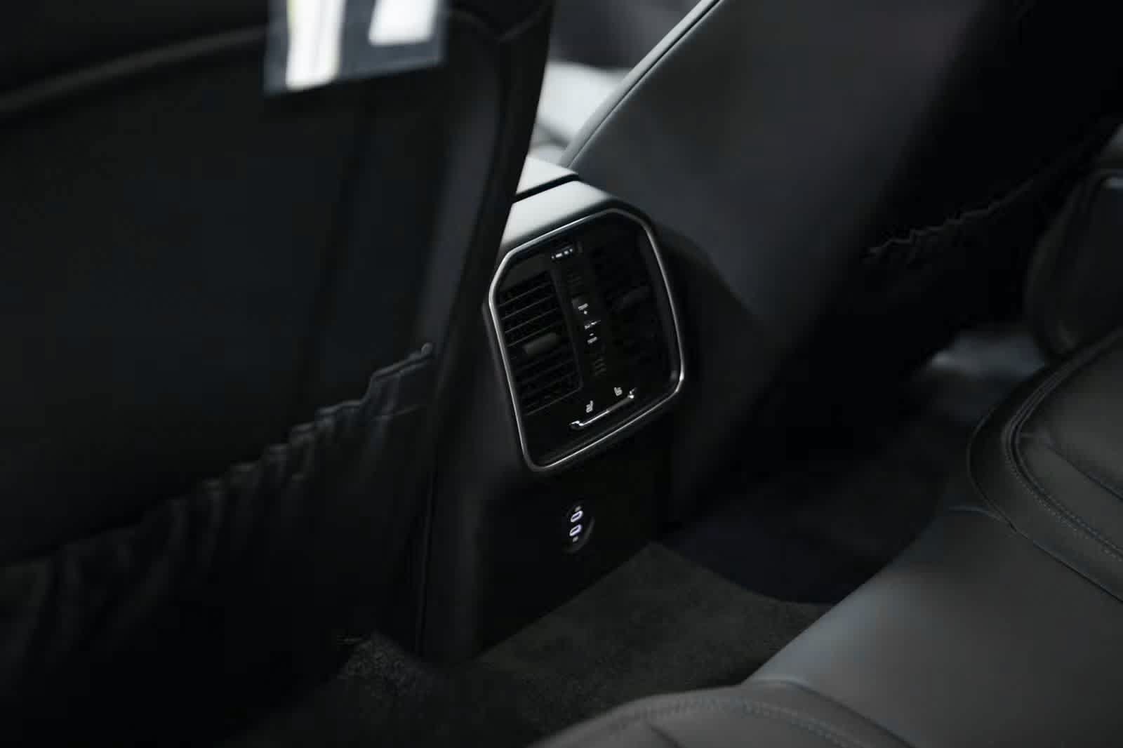 Certified 2026 Porsche Macan AWD/4WD image 35