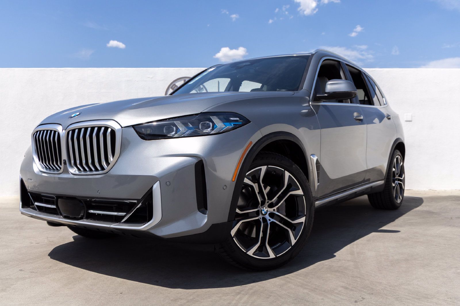 Certified 2026 BMW X5 sDrive40i w/ Parking Assistance Package RWD image 8