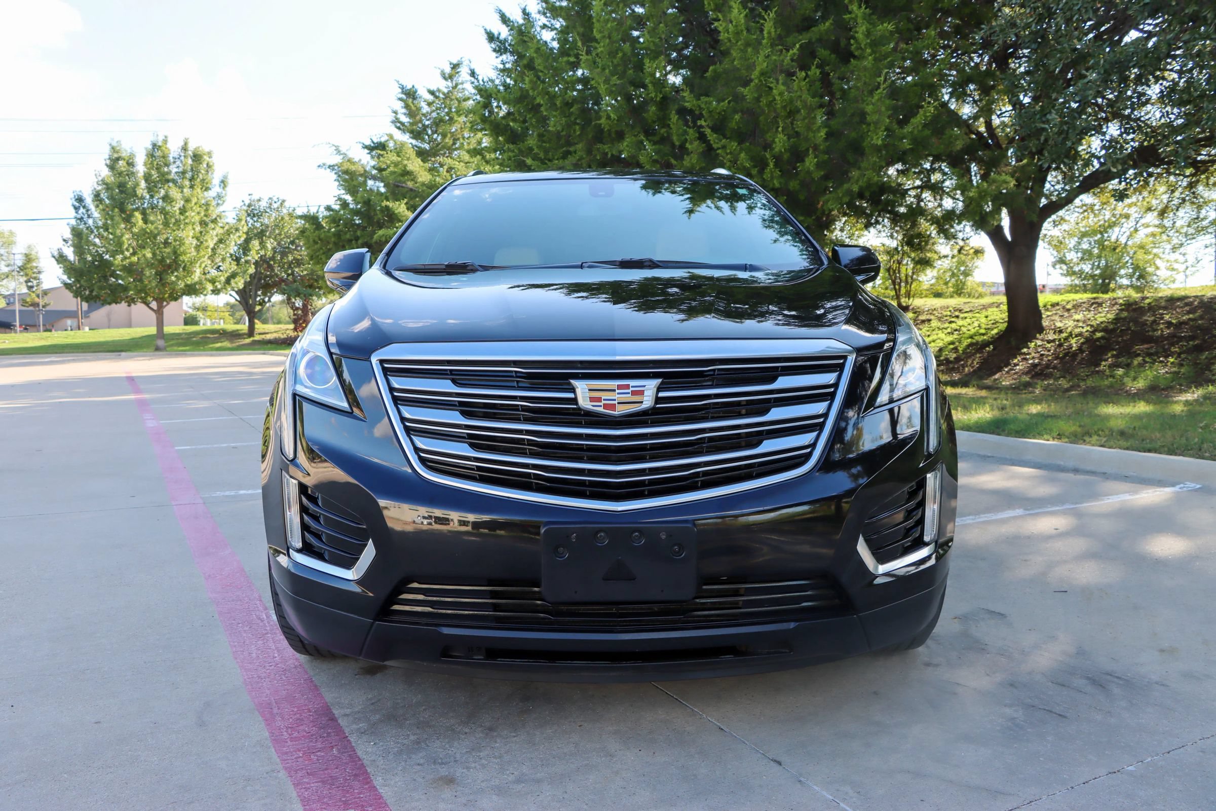 Used 2019 Cadillac XT5 FWD image 2