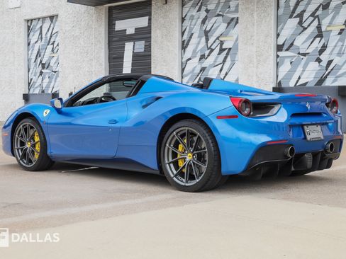 Used 2018 Ferrari 488 Spider RWD image 10