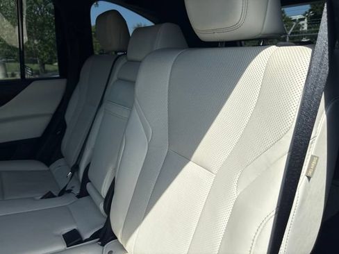 Used 2022 Lexus LX 600 4WD w/ Accessory Package (Z1) image 4