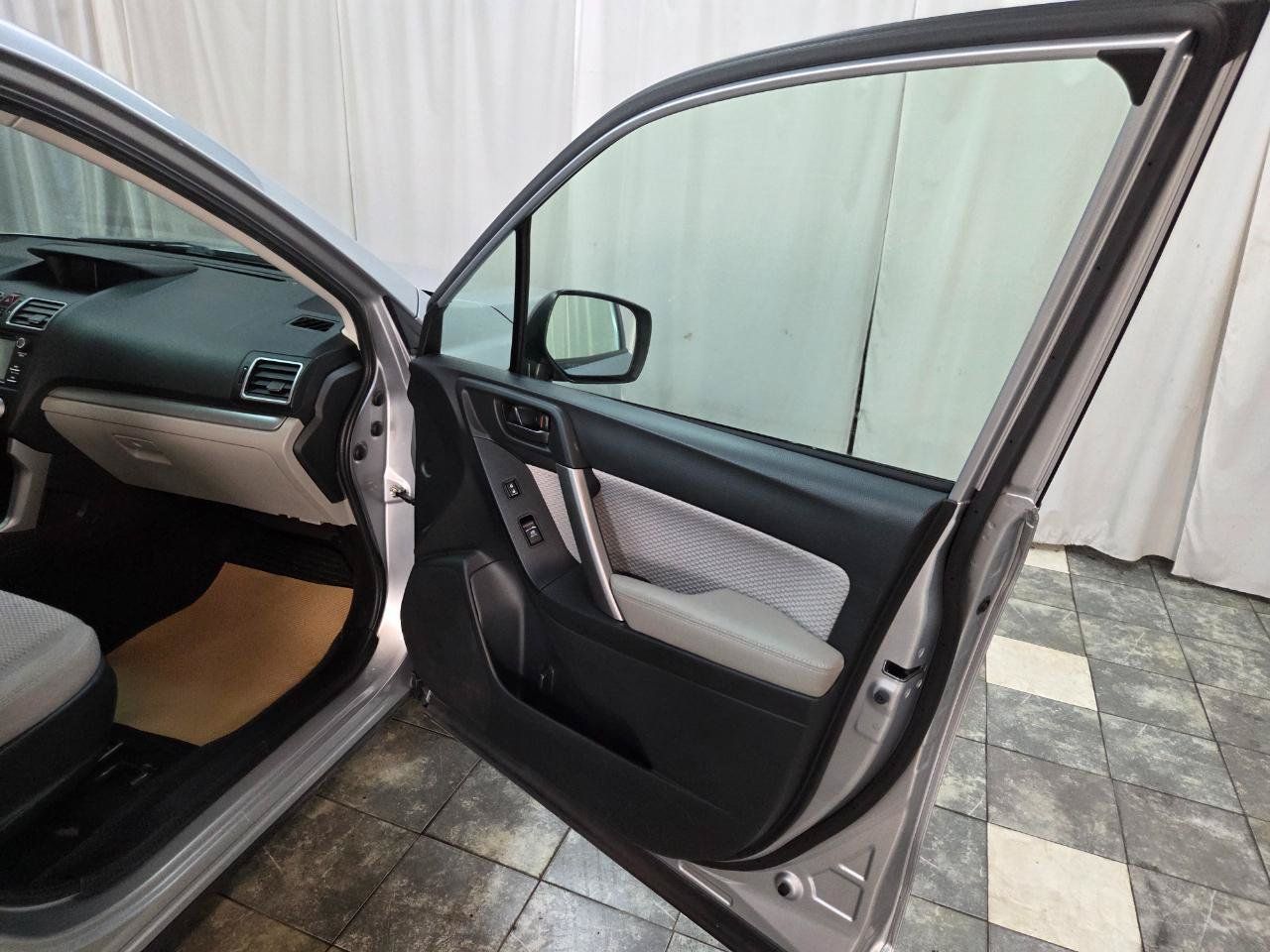 Used 2018 Subaru Forester 2.5i w/ Alloy Wheel Package AWD/4WD image 12