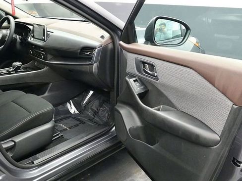 Used 2023 Nissan Rogue S image 11