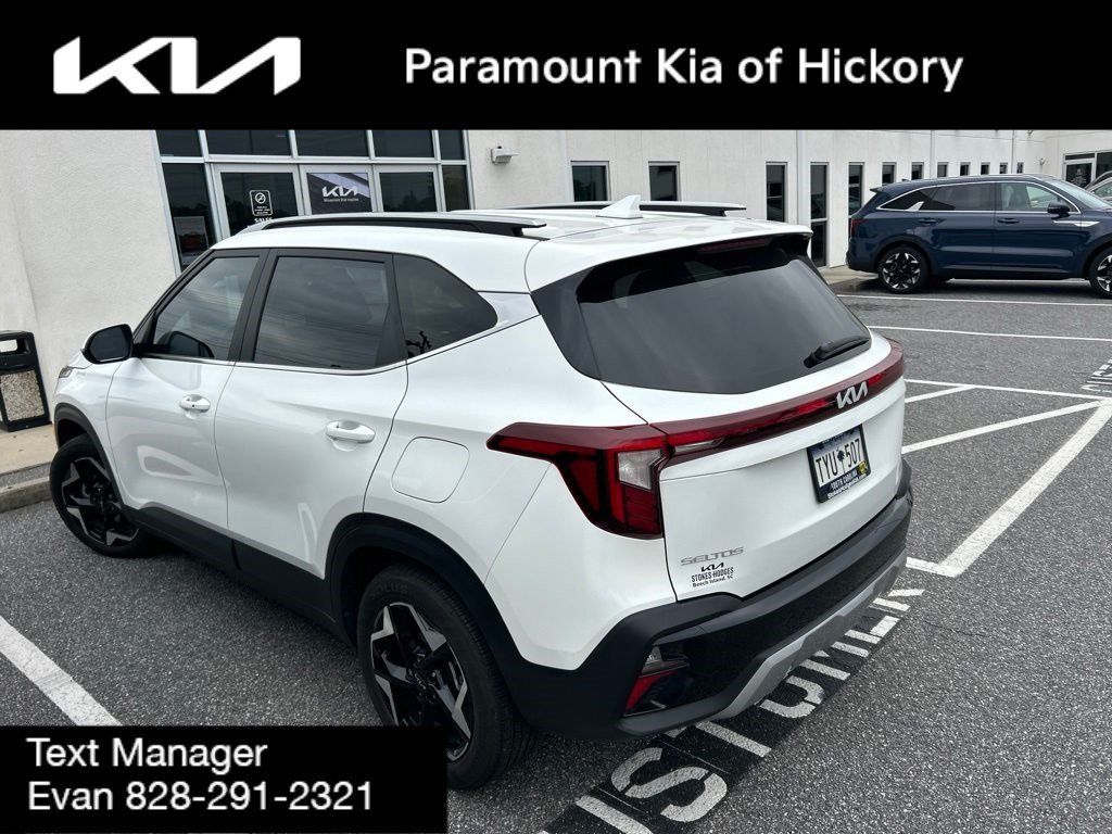 Used 2025 Kia Seltos EX w/ EX Sunroof Package FWD image 4