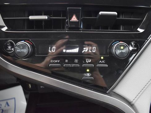Used 2022 Toyota Camry SE FWD image 19