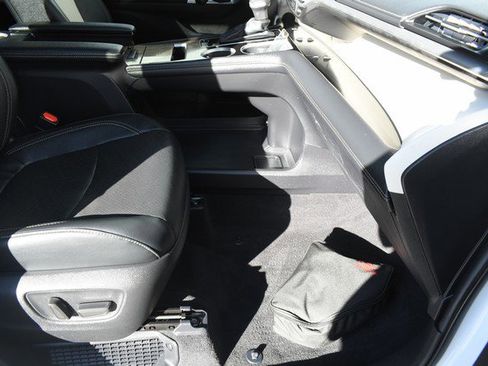 Certified 2025 Toyota Sienna Platinum image 26