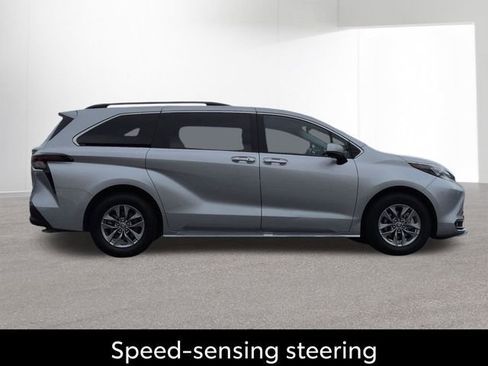 Certified 2025 Toyota Sienna XLE FWD image 4