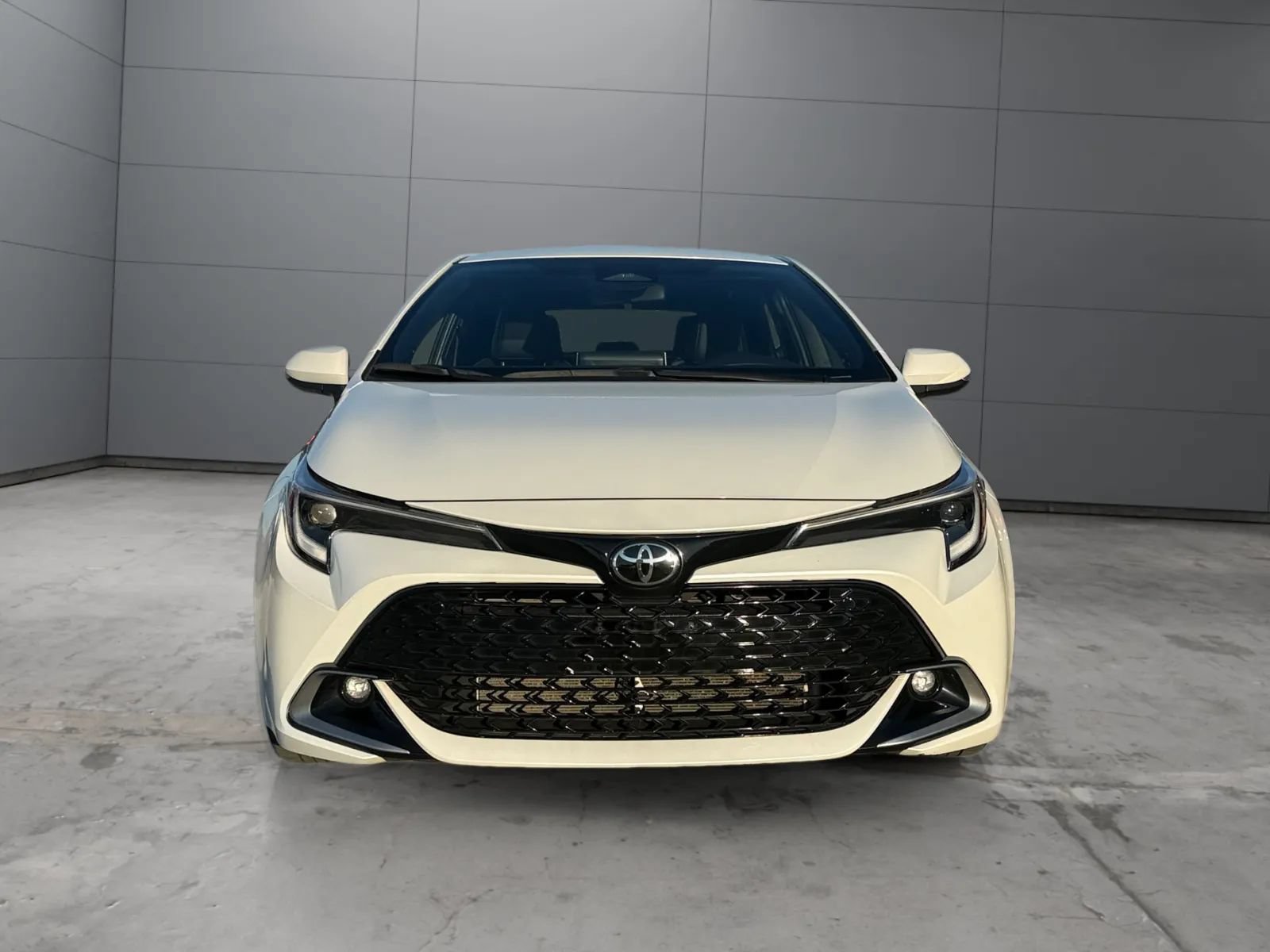 Used 2024 Toyota Corolla XSE FWD image 2