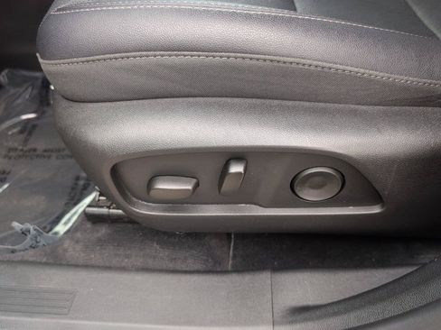 Used 2025 Chevrolet Equinox LT w/ Convenience Package II FWD image 14