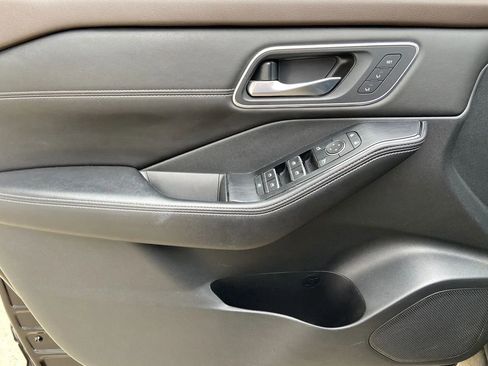 Used 2021 Nissan Rogue SL w/ Premium Package image 10