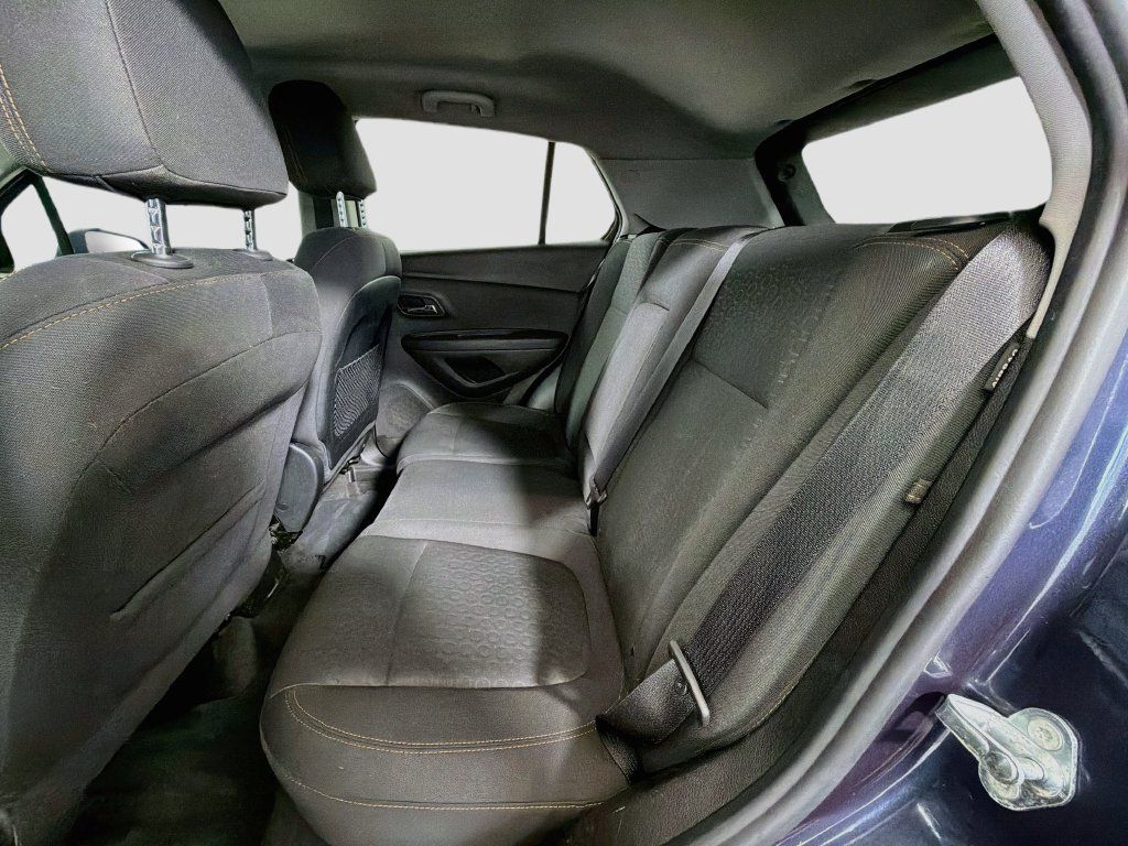 Used 2018 Chevrolet Trax LS FWD image 23