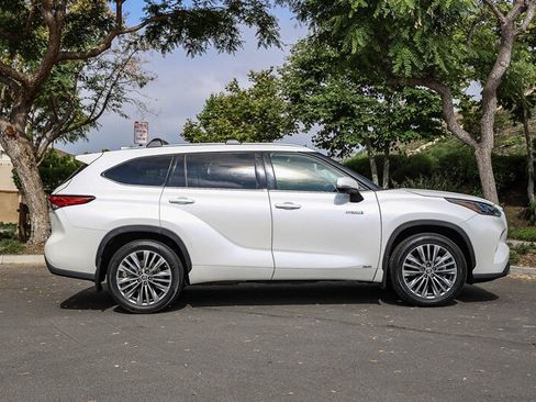 Used 2021 Toyota Highlander Platinum AWD/4WD image 8