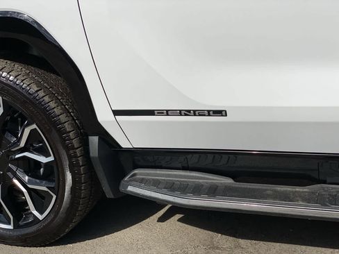 Used 2025 GMC Sierra EV Denali AWD/4WD image 10