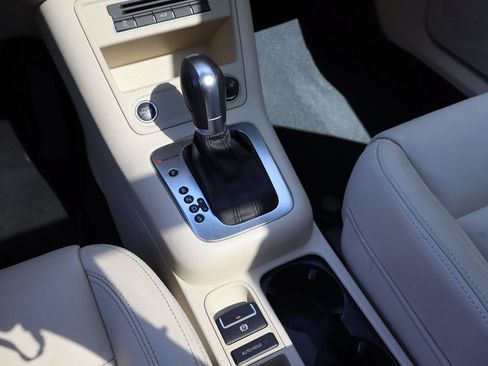 Used 2011 Volkswagen Tiguan S AWD/4WD image 17