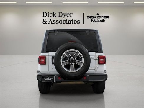 Used 2019 Jeep Wrangler Unlimited Sahara w/ Safety Group image 7