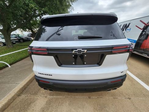 Used 2024 Chevrolet Traverse LT w/ Midnight/Sport Edition FWD image 5