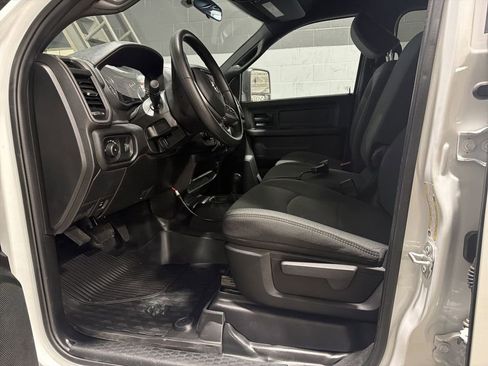 Used 2024 RAM 2500 Tradesman w/ Chrome Appearance Group image 3