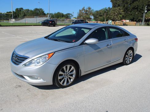 Used 2012 Hyundai Sonata SE w/ Navigation & Sunroof Pkg FWD image 5