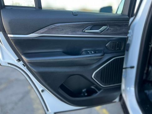 Used 2022 Jeep Grand Cherokee Limited 4xe w/ Luxury Tech Group II image 16