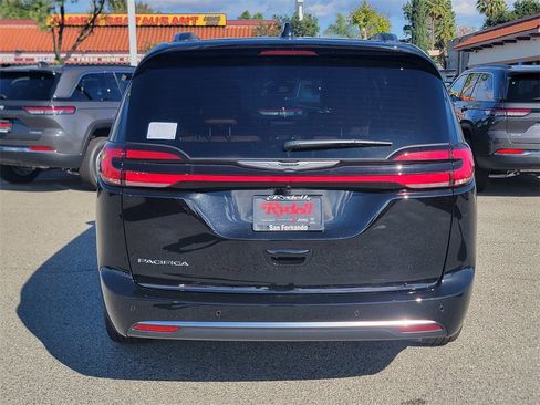 New 2026 Chrysler Pacifica Pinnacle image 5