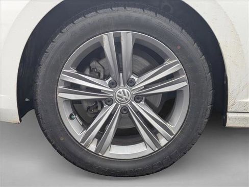 Used 2019 Volkswagen Jetta R-Line w/ R-Line Cold Weather Package image 9