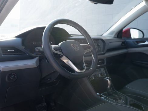 Used 2024 Volkswagen Taos SE image 5