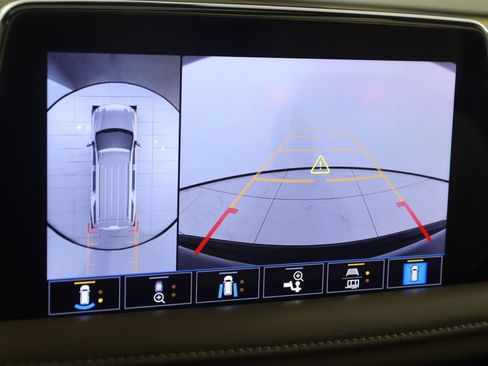 Used 2021 Chevrolet Tahoe Premier w/ Premium Package image 10