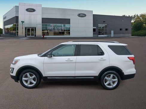 Used 2017 Ford Explorer XLT w/ Equipment Group 202A image 7