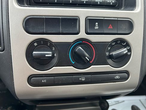 Used 2010 Ford Edge SE image 20