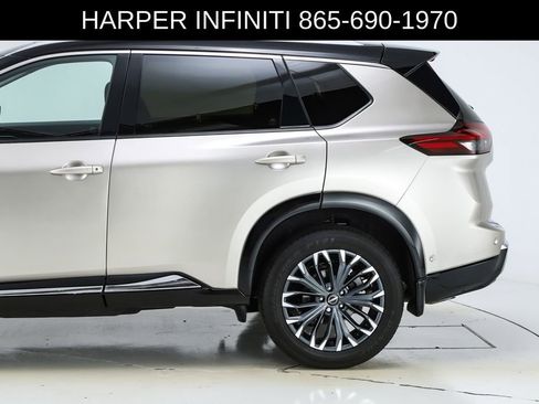 Used 2025 Nissan Rogue Platinum image 43