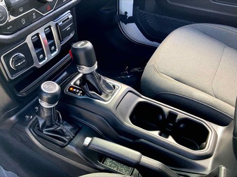 Used 2026 Jeep Wrangler Sport AWD/4WD image 17