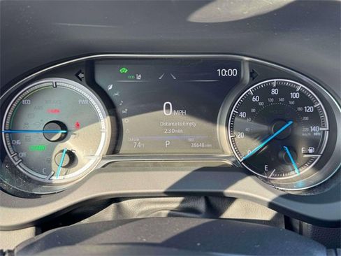 Used 2022 Toyota Venza XLE image 25