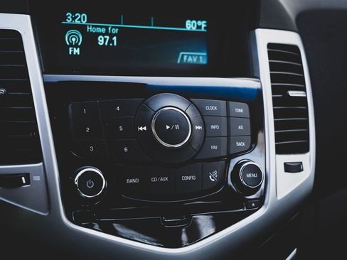 Used 2011 Chevrolet Cruze LT FWD image 9