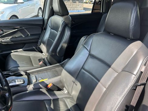 Used 2019 Honda Pilot Touring image 12