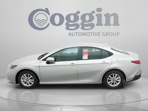 Used 2026 Toyota Camry LE w/ Convenience Package FWD image 5