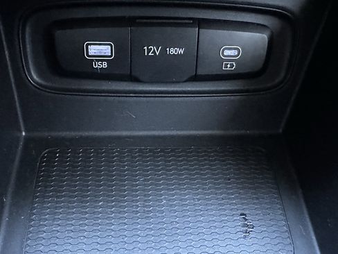 Used 2023 Hyundai Venue SEL image 32