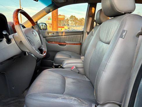 Used 2009 Toyota Sienna XLE image 17