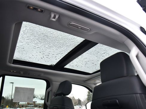 Used 2025 Ford Expedition Active image 17